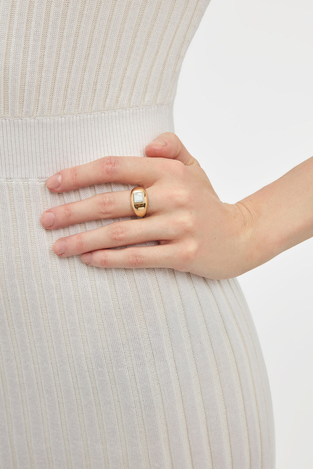 18Kイエローゴールドとハウライトストーンのミディアムリング