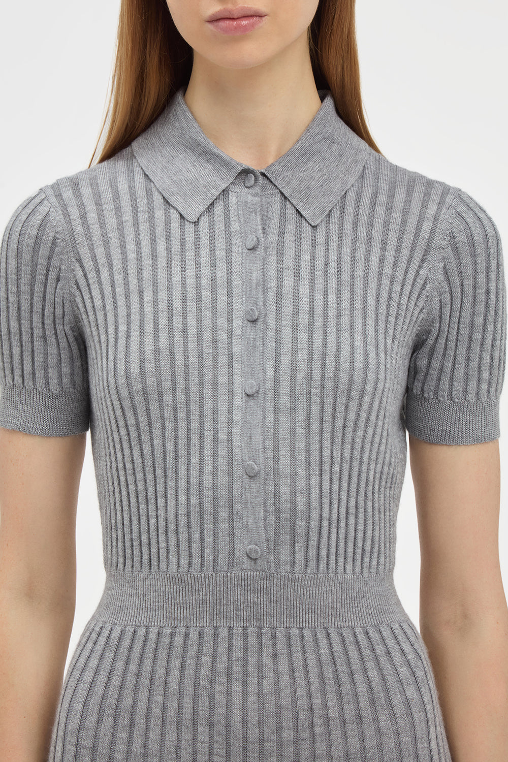 ヘザーグレーのカシミアシルクを使用したアモールニットミディドレス