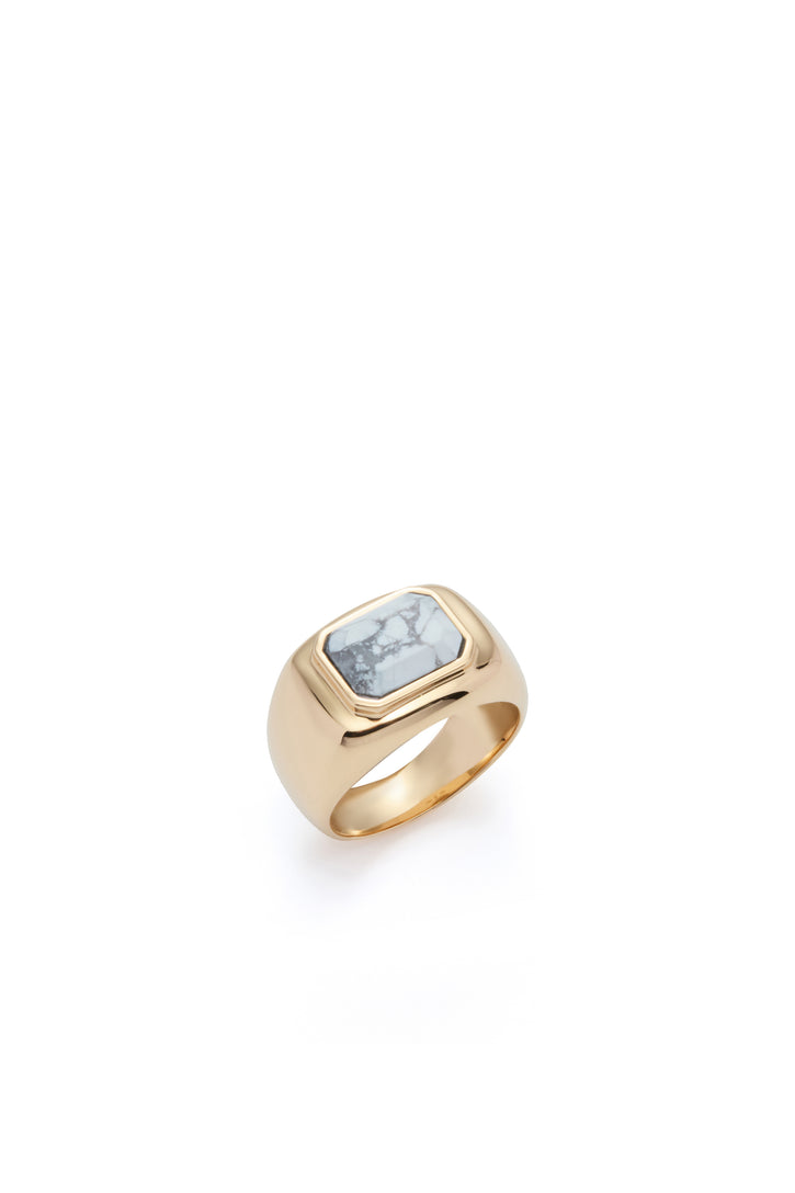 Large Ring in 18K Yellow Gold & Howlite Stone