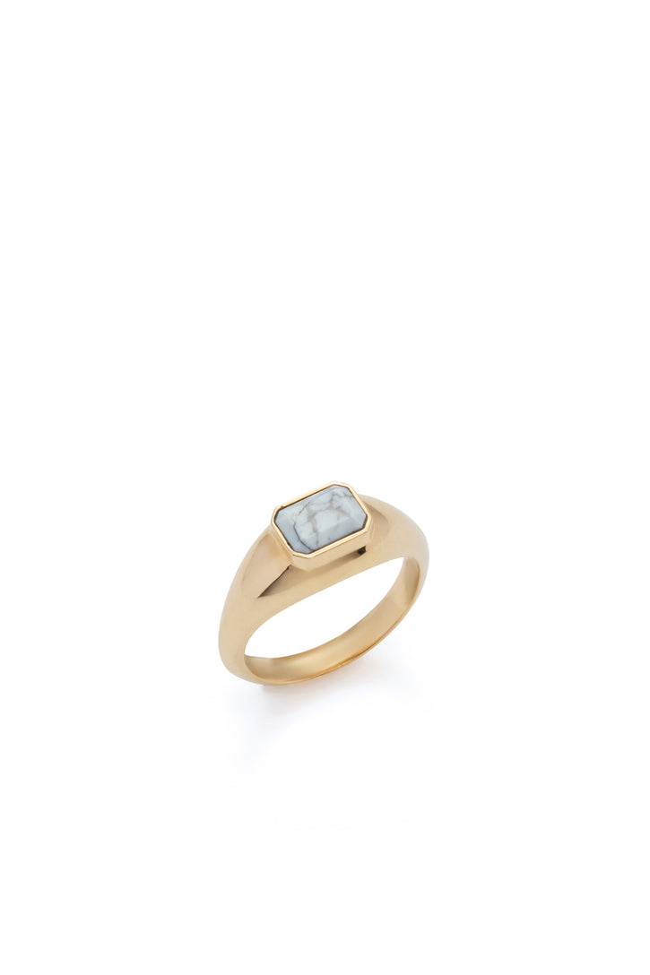 Small Ring in 18K Yellow Gold & Howlite Stone
