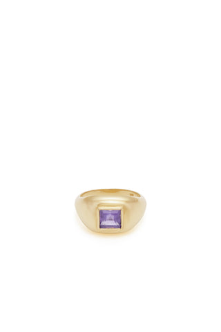 18K Yellow Gold Medium Ring with Purple Amethyst Stone - Top View | Gabriela Hearst