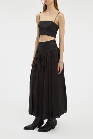 Black Aloe Linen Juniper Maxi Pleated Skirt - On Model Three-Quarter Side View | Gabriela Hearst