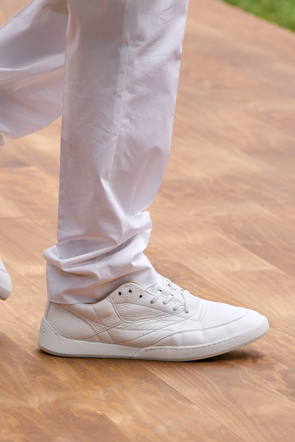 ホワイトテクスチャードレザーのオハイオ スリッポンスニーカー