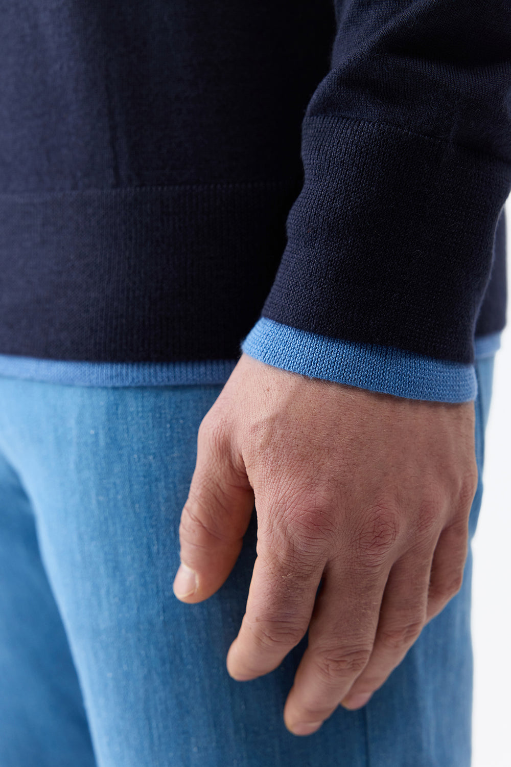 ダークネイビー＆スカイカシミアシルクのウェルズニットセーター