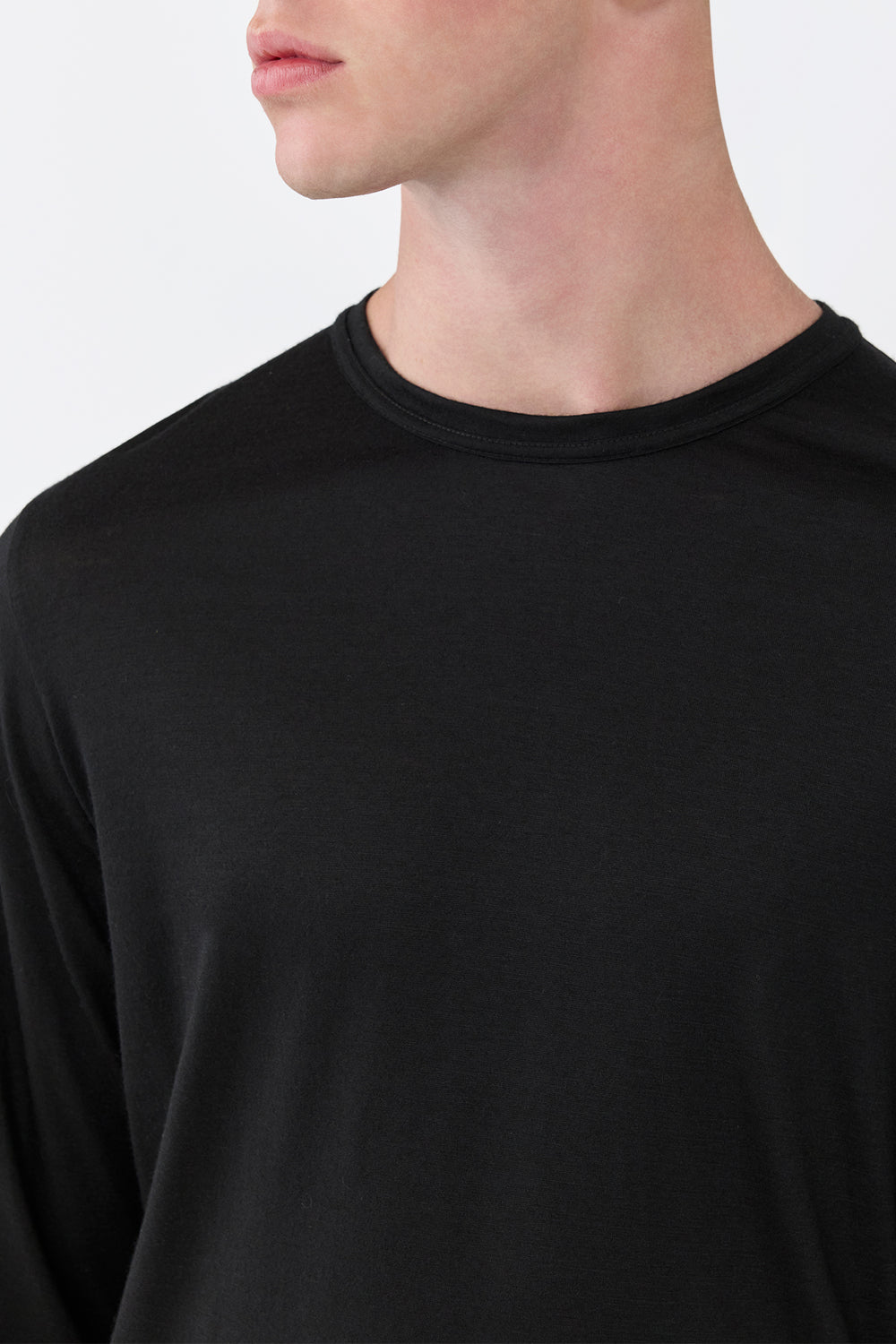 Owen Long Sleeve T-Shirt in Black Cashmere