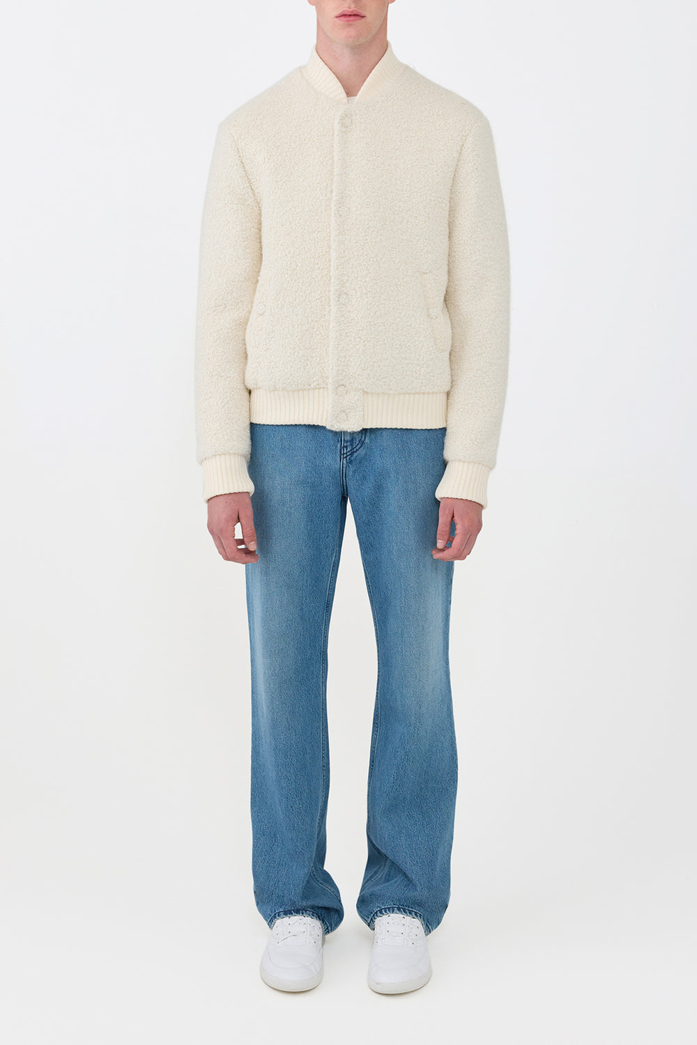 アイボリーのリサイクルカシミアブークレのブランドン・ボンバー