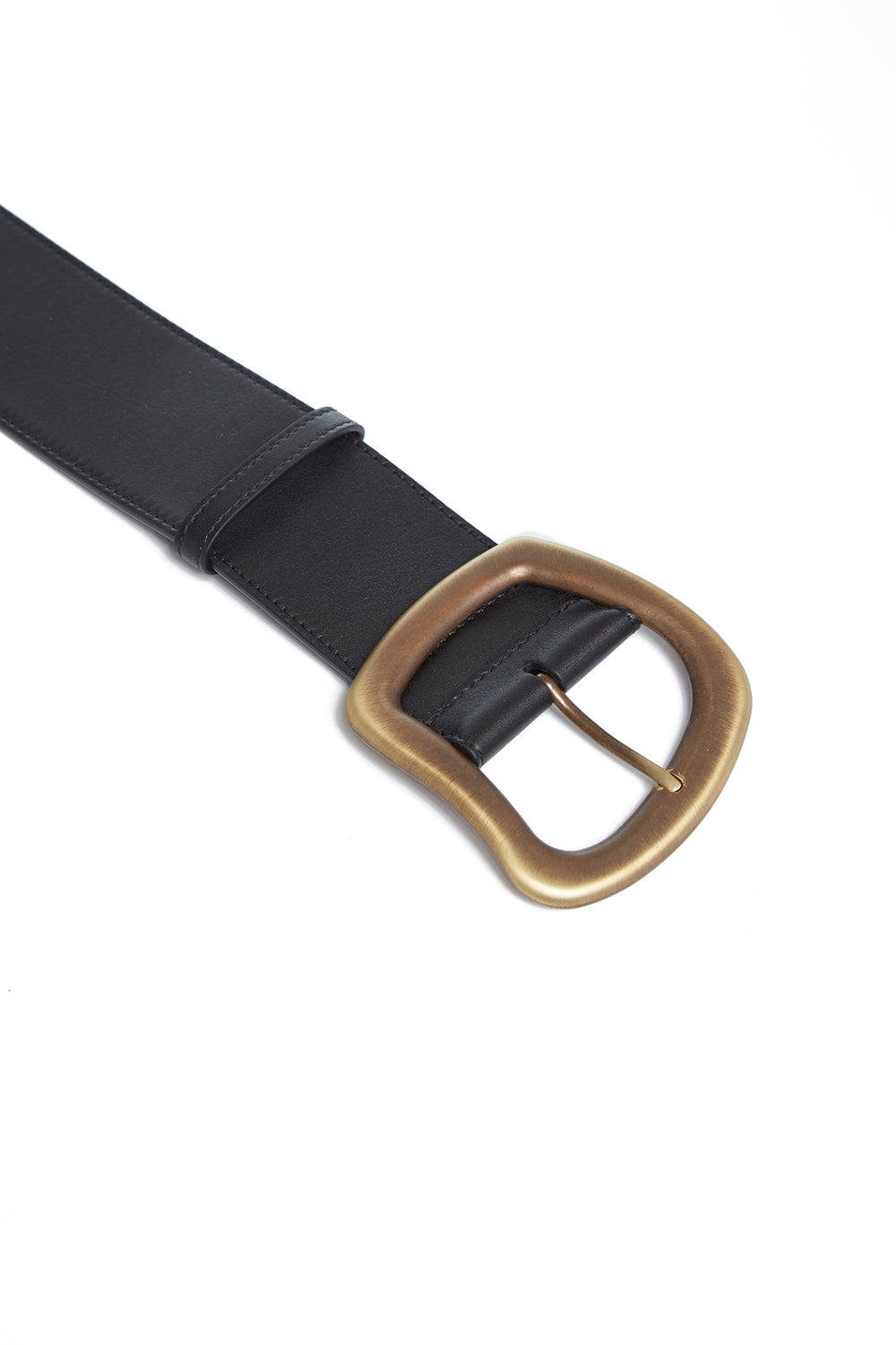 ブラックレザーのラージシモーネベルト